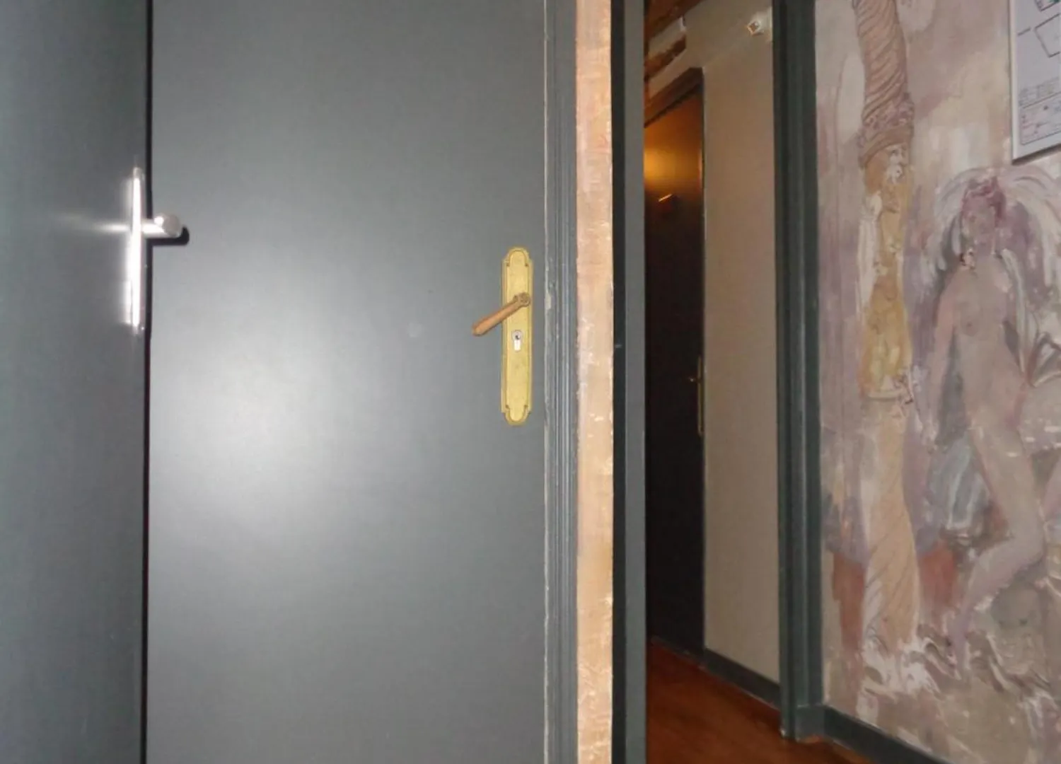 Hotel Les Degres De Notre Dame 3*