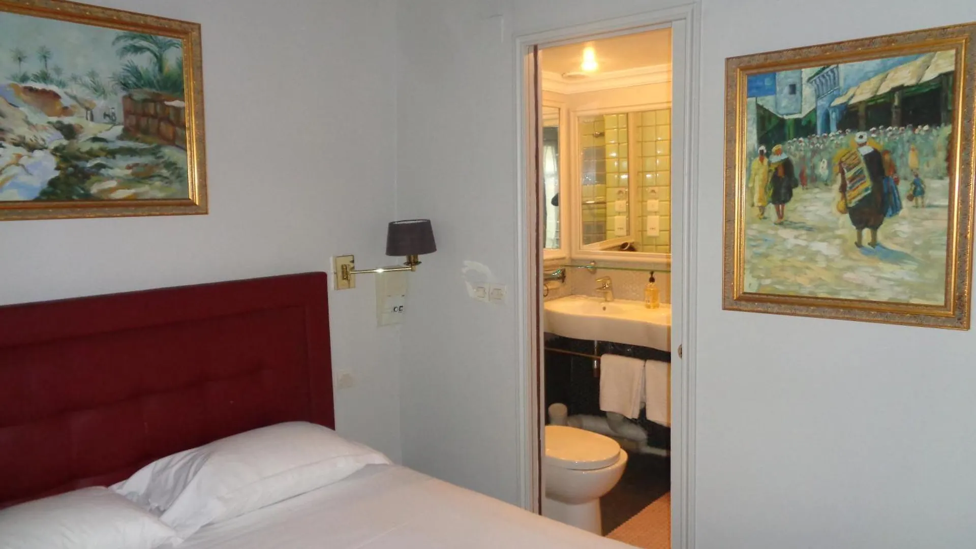Hotel Les Degres De Notre Dame 3*