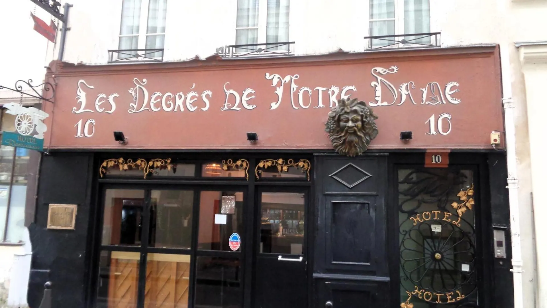 Hotel Les Degres De Notre Dame 3*
