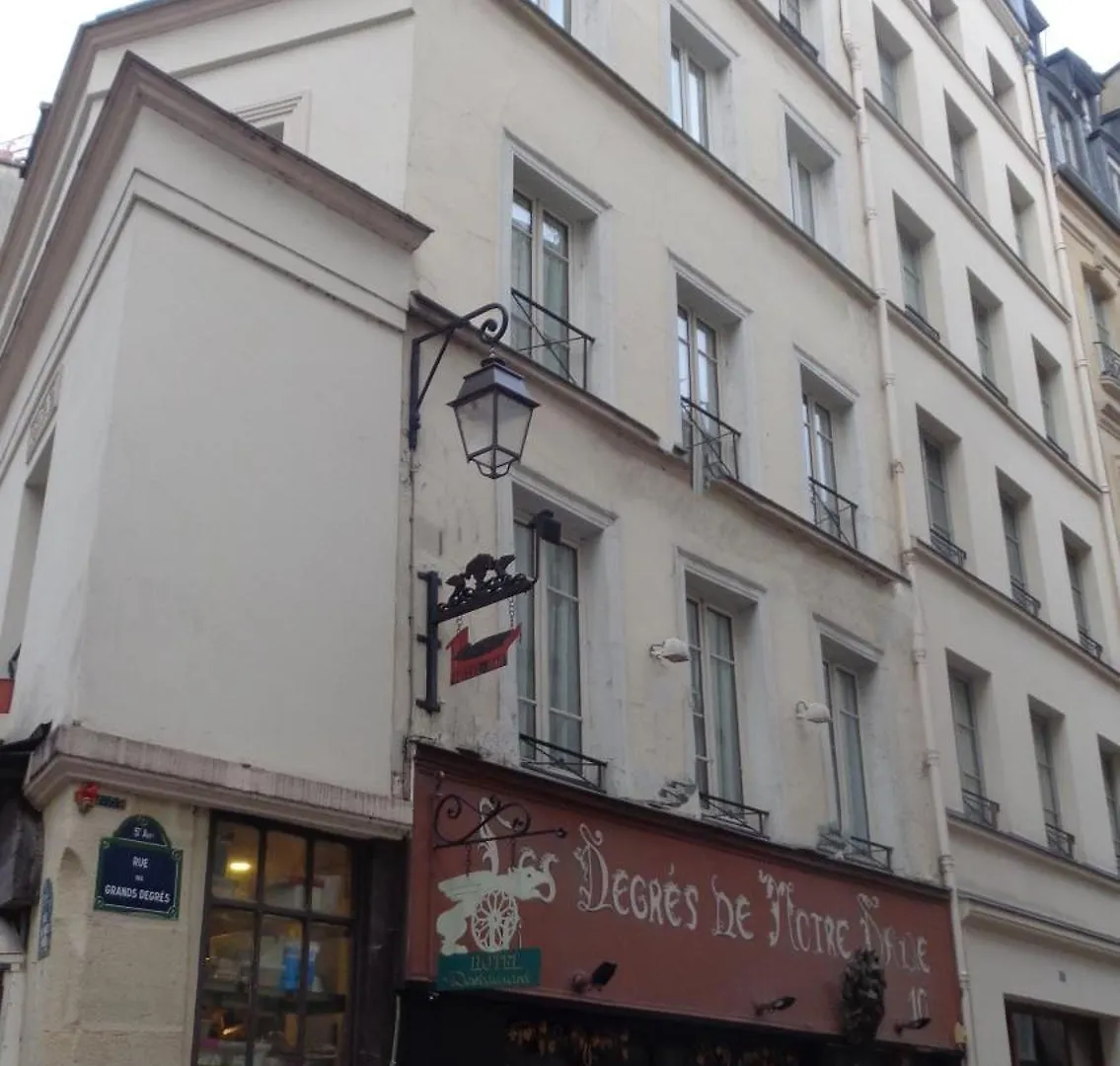 Hotel Les Degres De Notre Dame 3*