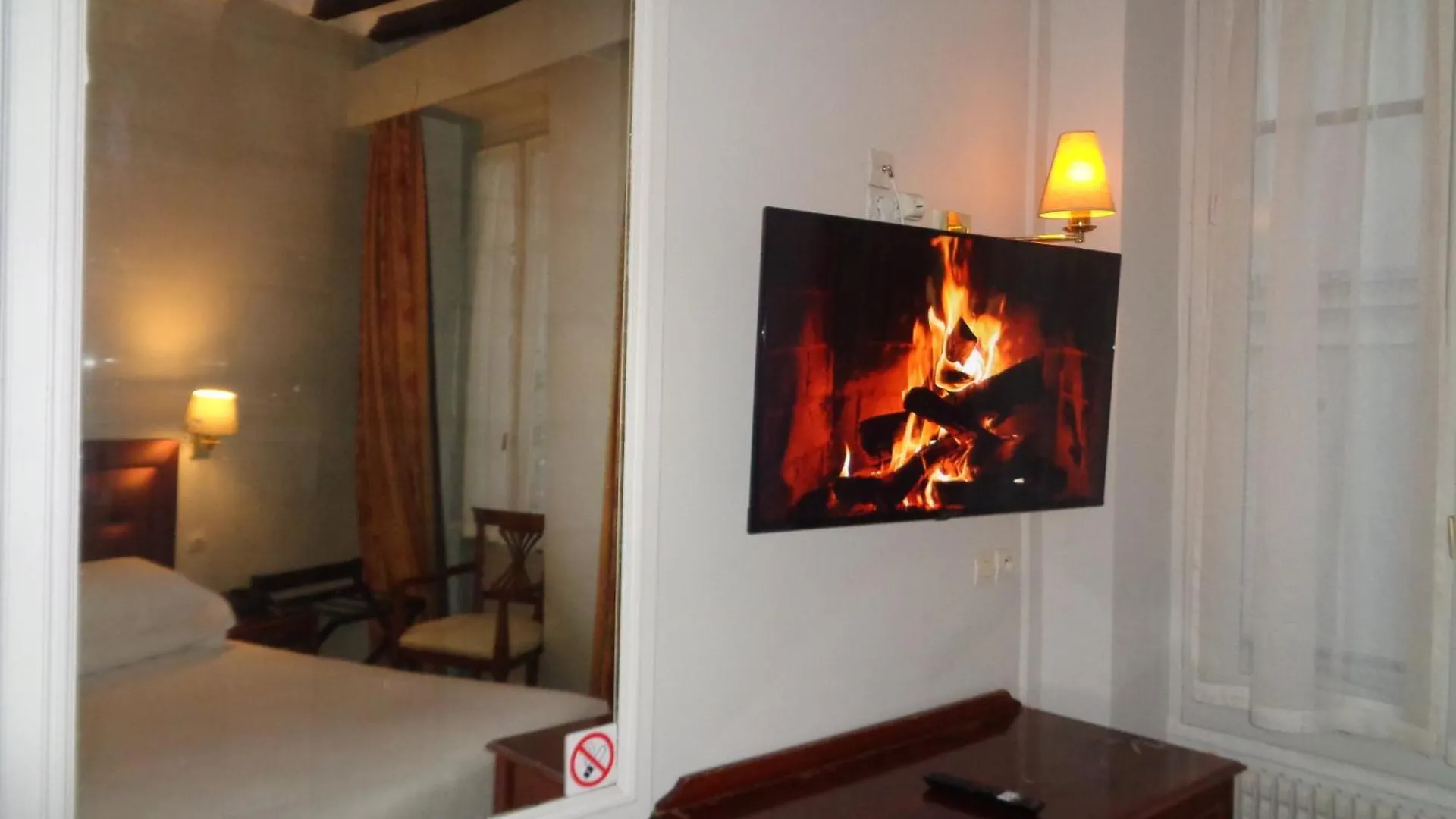 Les Degres De Notre Dame Hotel